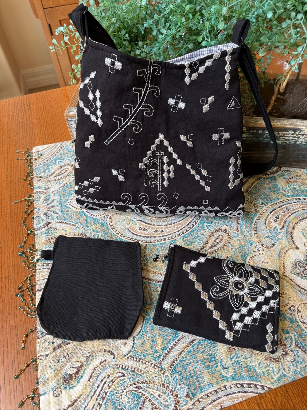 Crossbody Bag Wallet & Makeup Bag 3 Pc Set Handmade Black Silver Embroidered - Picture 5 of 12